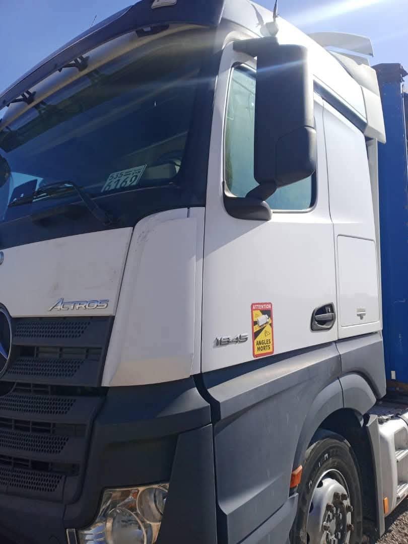 Mercedes truck for sale, Mercedes 210 model 2015 located in Asyut, the best site for selling trucks and heavy equipment in Egypt