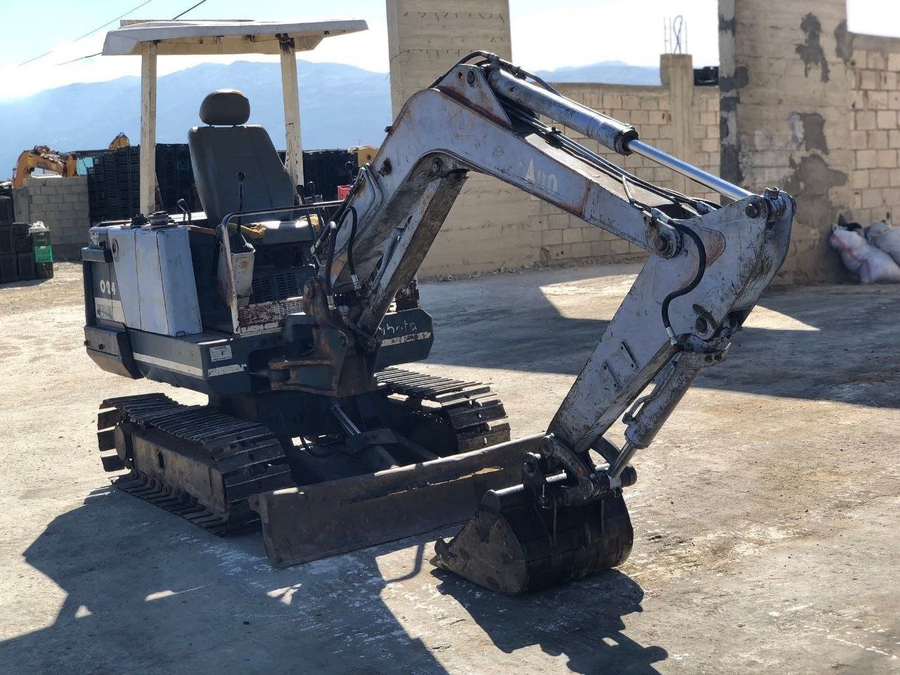 Komatsu excavator for sale, Komatsu 24 model 2002 located in Asyut, the best site for selling trucks and heavy equipment in Egypt