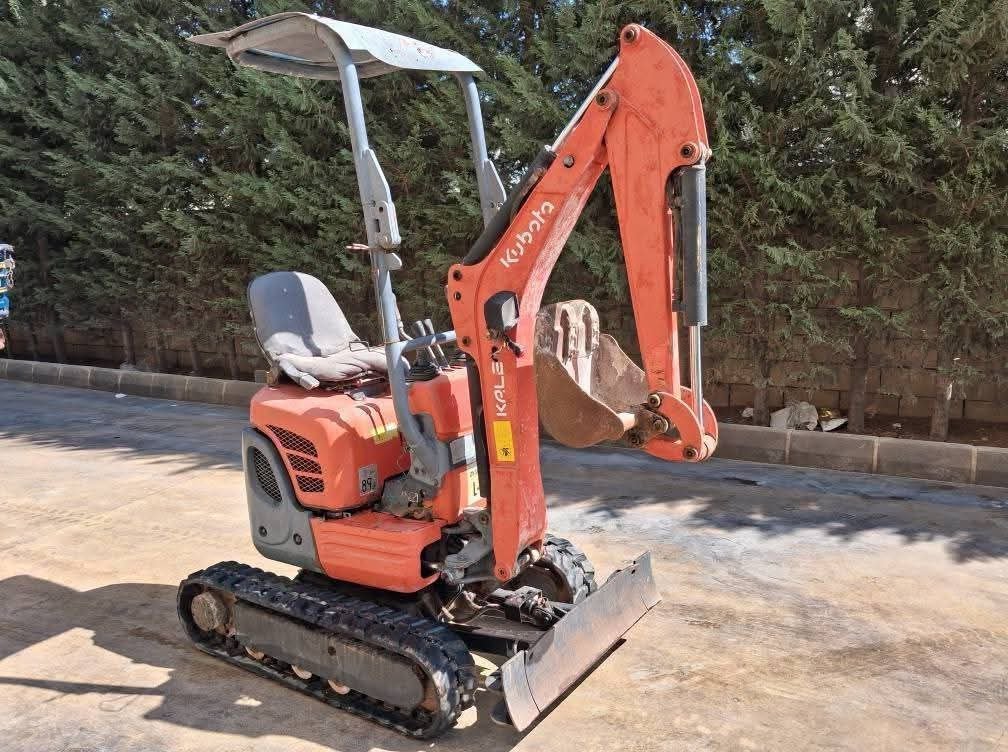 حفار Kobota للبيع, Kobota 20 موديل 2002 تواجد اسيوط, أفضل موقع لبيع الشاحنات والمعدات الثقيلة في مصر