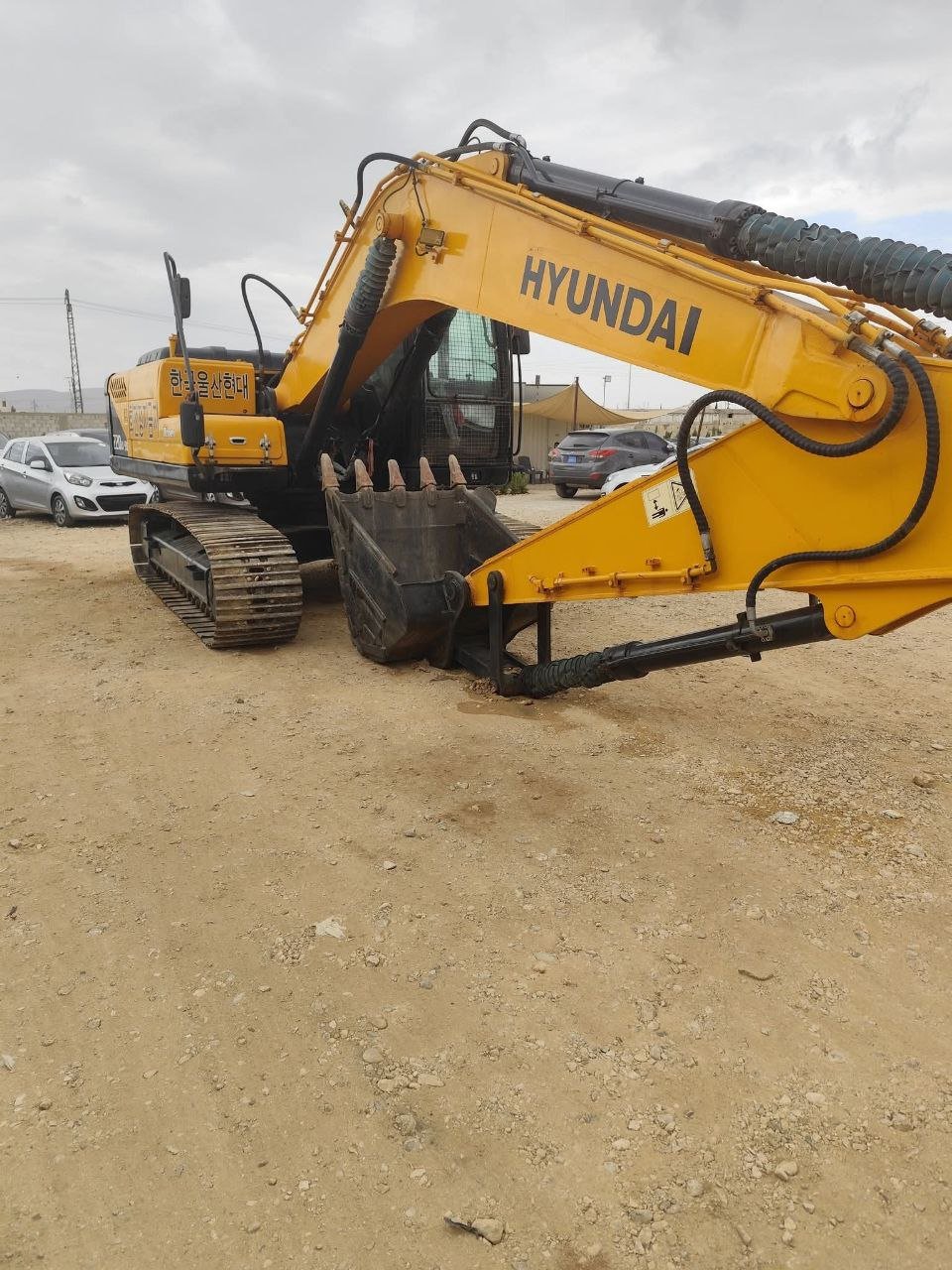 حفار هونداي للبيع, هونداي 220 موديل 2016 تواجد القاهرة, أفضل موقع لبيع الشاحنات والمعدات الثقيلة في مصر