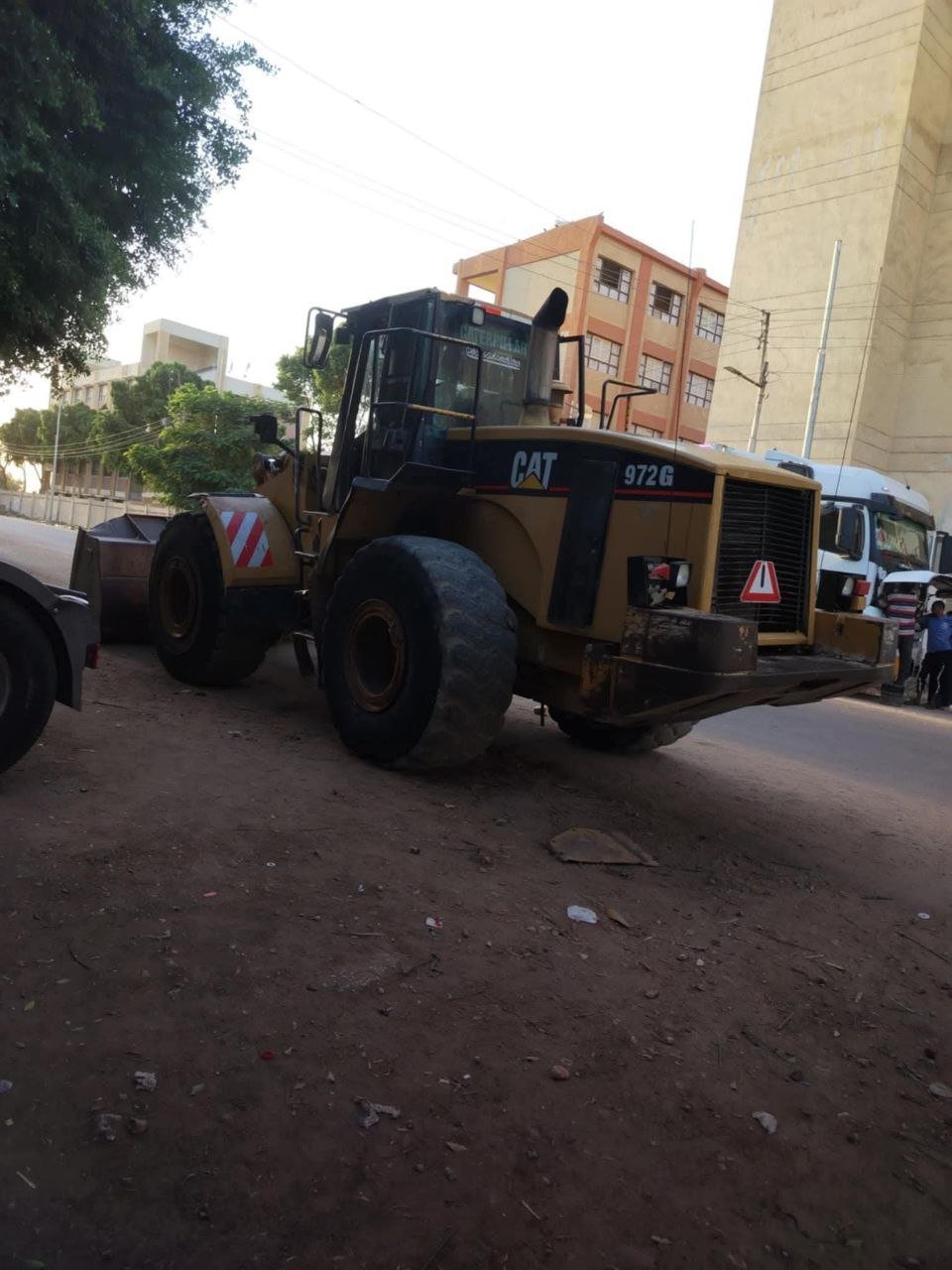 Caterpillar loader for sale, Caterpillar 972 model 2002 located in Mansoura, the best site for selling trucks and heavy equipment in Egypt