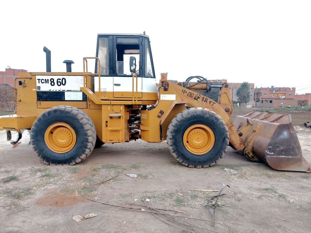 Tcm loader for sale, Tcm 860 model 2000 located in Mansoura, the best site for selling trucks and heavy equipment in Egypt