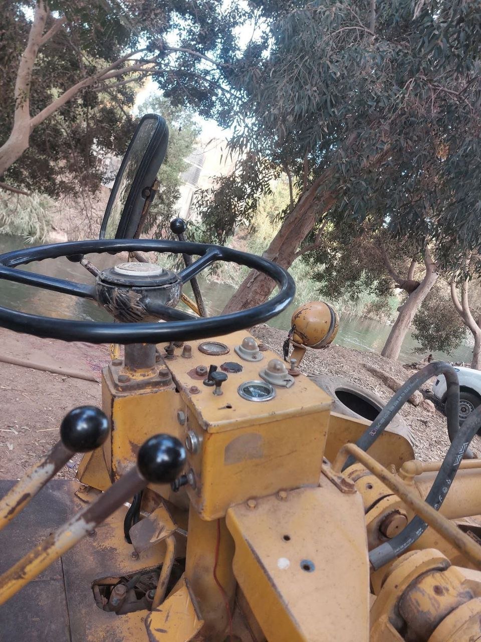 لودر كوماتسو للبيع, كوماتسو 100 موديل 2000 تواجد الجيزة, أفضل موقع لبيع الشاحنات والمعدات الثقيلة في مصر