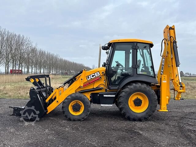 JCB loader for sale, JCB 3CX model 2018 imported from Europe, the best site for selling trucks and heavy equipment in Egypt