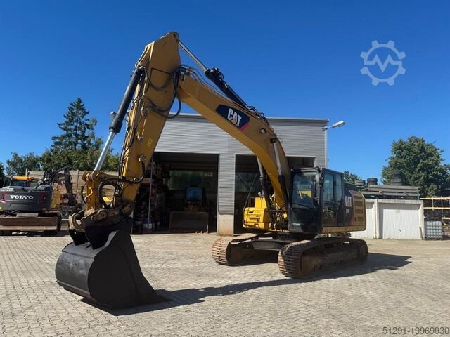 Caterpillar excavator for sale, Caterpillar 326F model 2019 imported from Europe, the best site for selling trucks and heavy equipment in Egypt