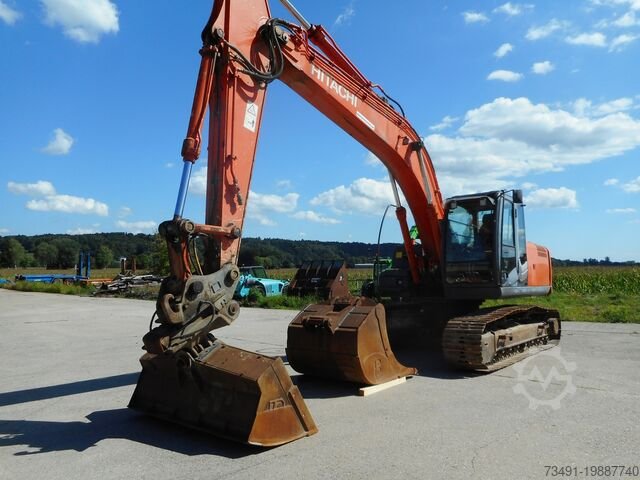 Hitachi excavator for sale, Hitachi ZX210LC-3 model 2011 imported from Europe, the best site for selling trucks and heavy equipment in Egypt