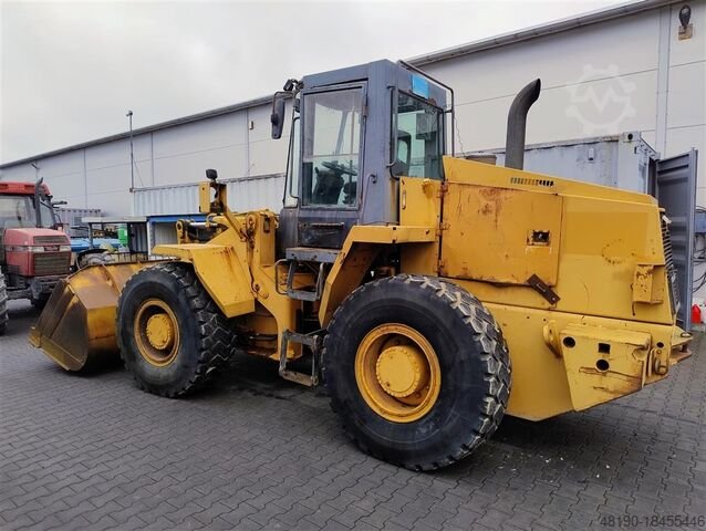 CASE loader for sale, CASE 621 model 1997 imported from China, the best site for selling trucks and heavy equipment in Egypt