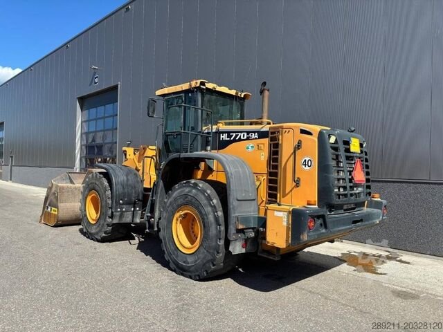 Hyundai loader for sale, Hyundai 770-9 model 2013 imported from China, the best site for selling trucks and heavy equipment in Egypt