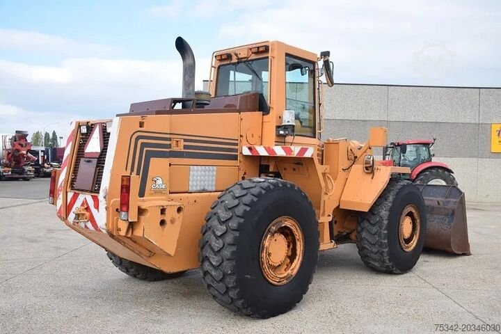 Loader Case for sale, Case 821B model 1994 imported from China, the best site for selling trucks and heavy equipment in Egypt