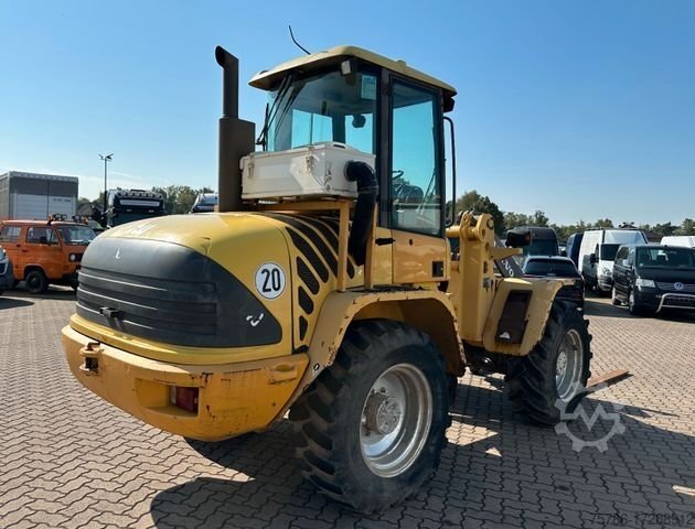 VOLVO loader for sale, VOLVO L40 model 2000 imported from China, the best site for selling trucks and heavy equipment in Egypt