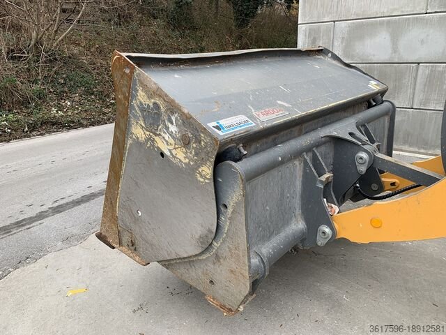 Liebherr loader for sale, Liebherr L518 model 2018 imported from China, the best site for selling trucks and heavy equipment in Egypt