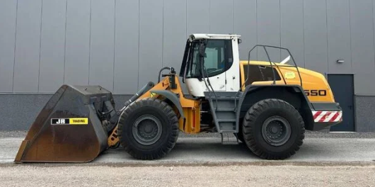 Liebherr loader for sale, Liebherr 550 model 2015 imported from China, the best site for selling trucks and heavy equipment in Egypt