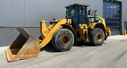 CAT loader for sale, CAT 950 model 2012 imported from China, the best site for selling trucks and heavy equipment in Egypt