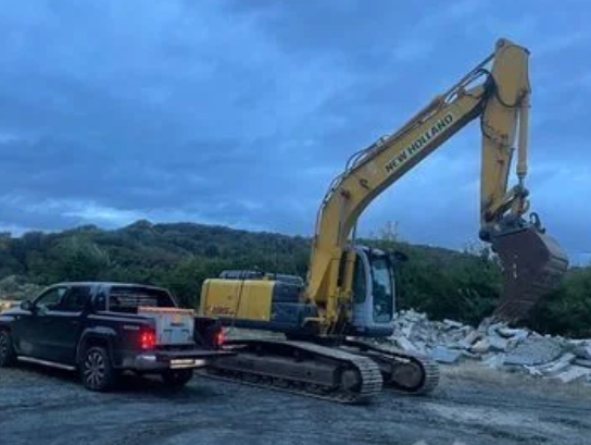 حفار NEW HOLLAND للبيع, NEW HOLLAND E 195 Bموديل 2008 استيراد من اوروبا, أفضل موقع لبيع الشاحنات والمعدات الثقيلة في مصر