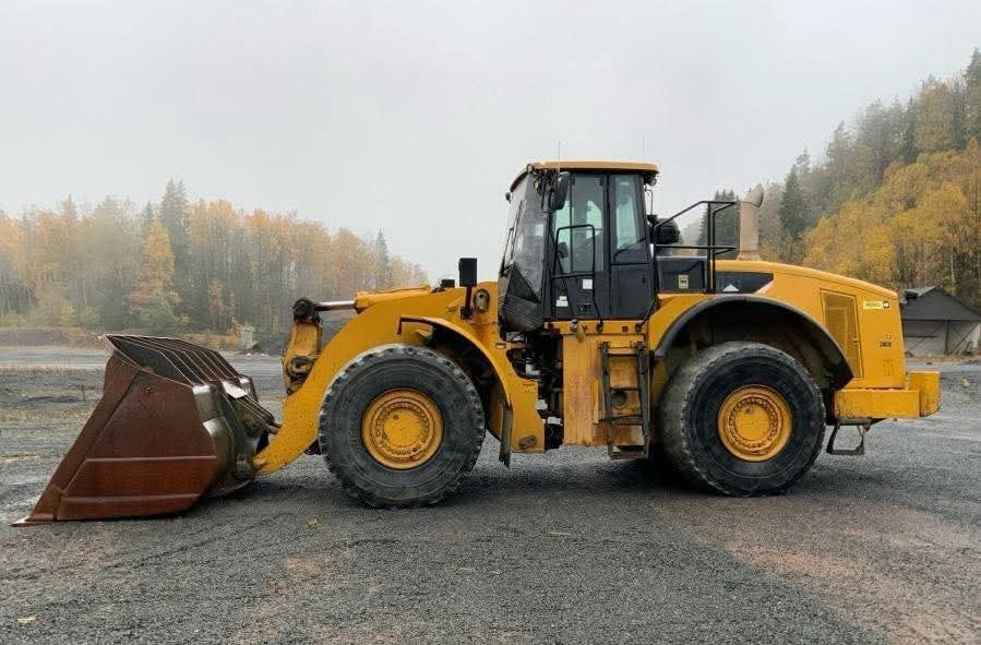 Cat loader for sale in Assiut, Cat 980h model 2010 available in Assiut, the best site for selling trucks and heavy equipment in Egypt