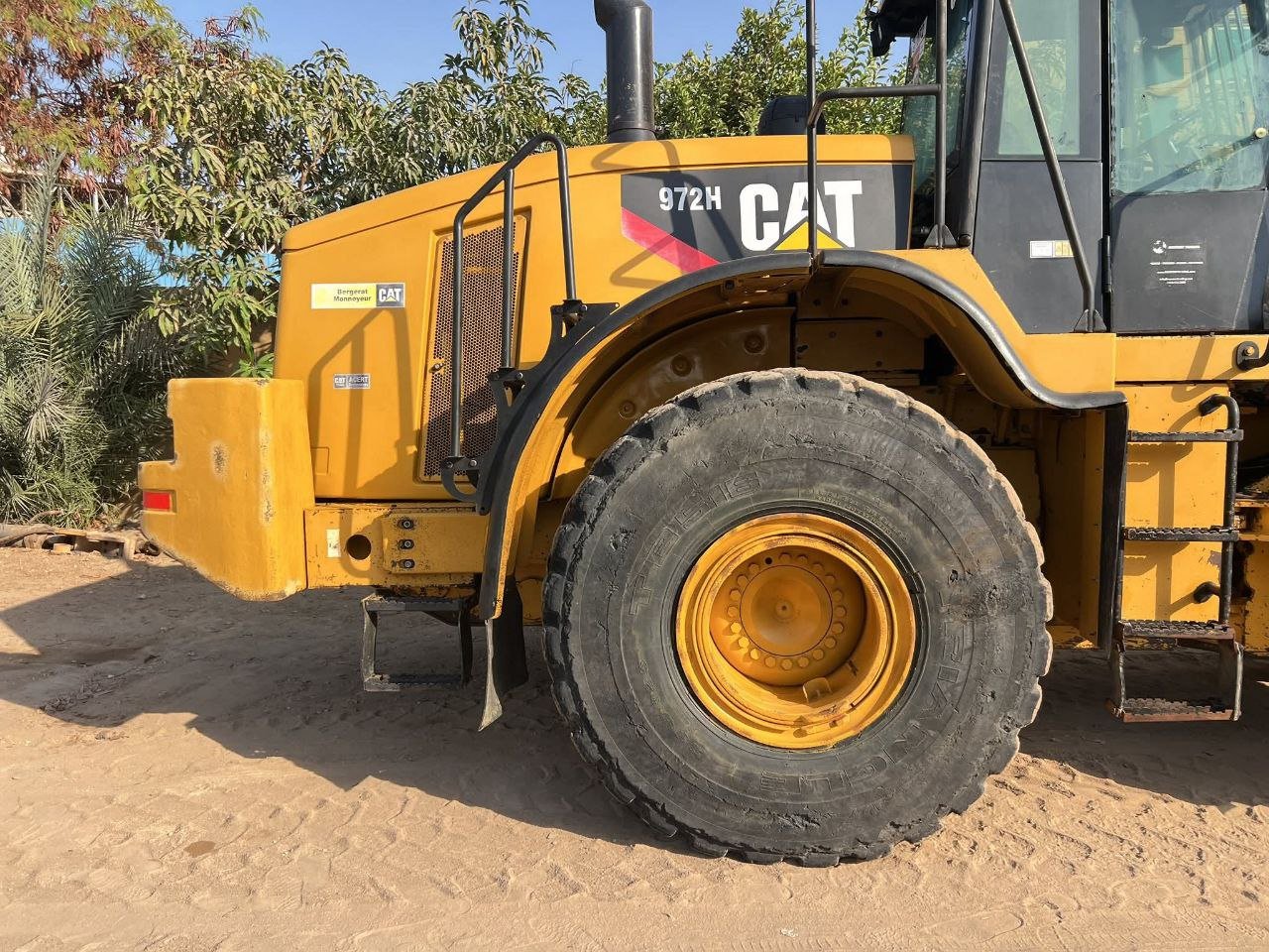Cat loader for sale in Assiut, Cat 972H model 2009 available in Assiut, the best site for selling trucks and heavy equipment in Egypt