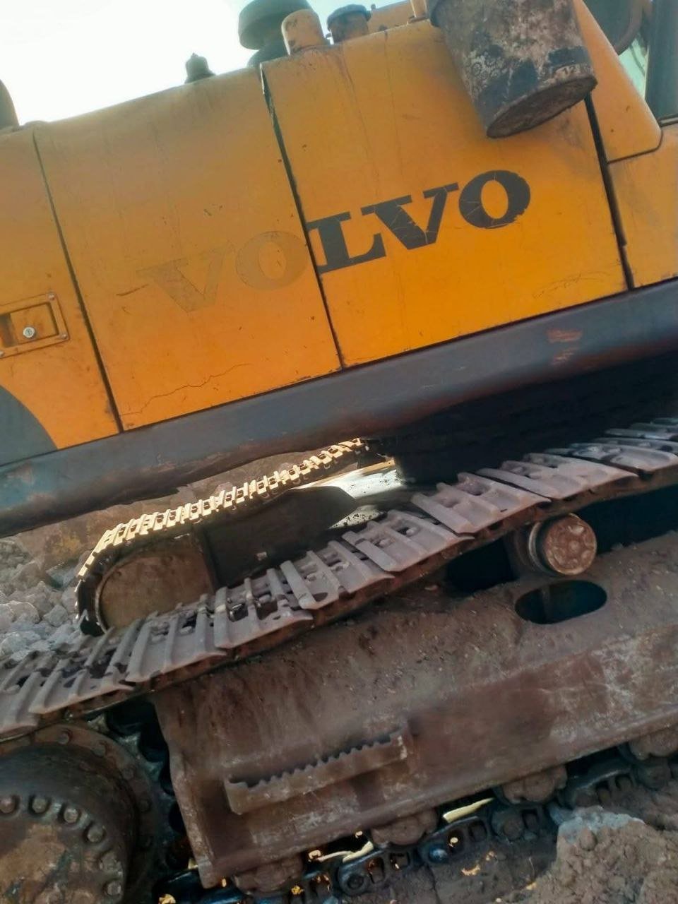 حفار فولفو للبيع في الجيزة,  فولفو 290 موديل 2012 تواجد الجيزة, أفضل موقع لبيع الشاحنات والمعدات الثقيلة في مصر