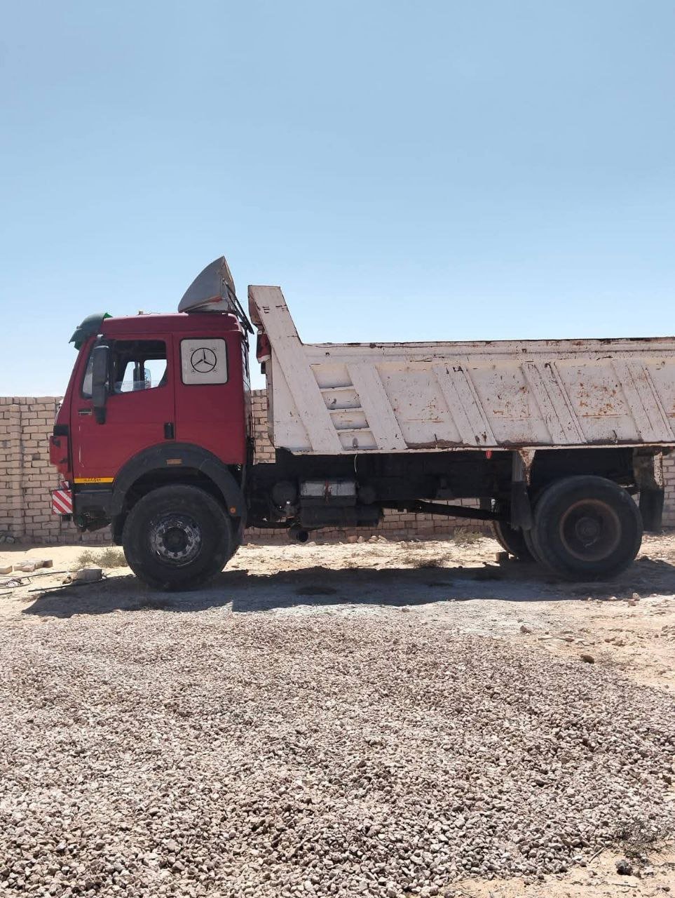 Mercedes truck for sale in Cairo, Mercedes 120 model 1997 located in Cairo, the best site for selling trucks and heavy equipment in Egypt