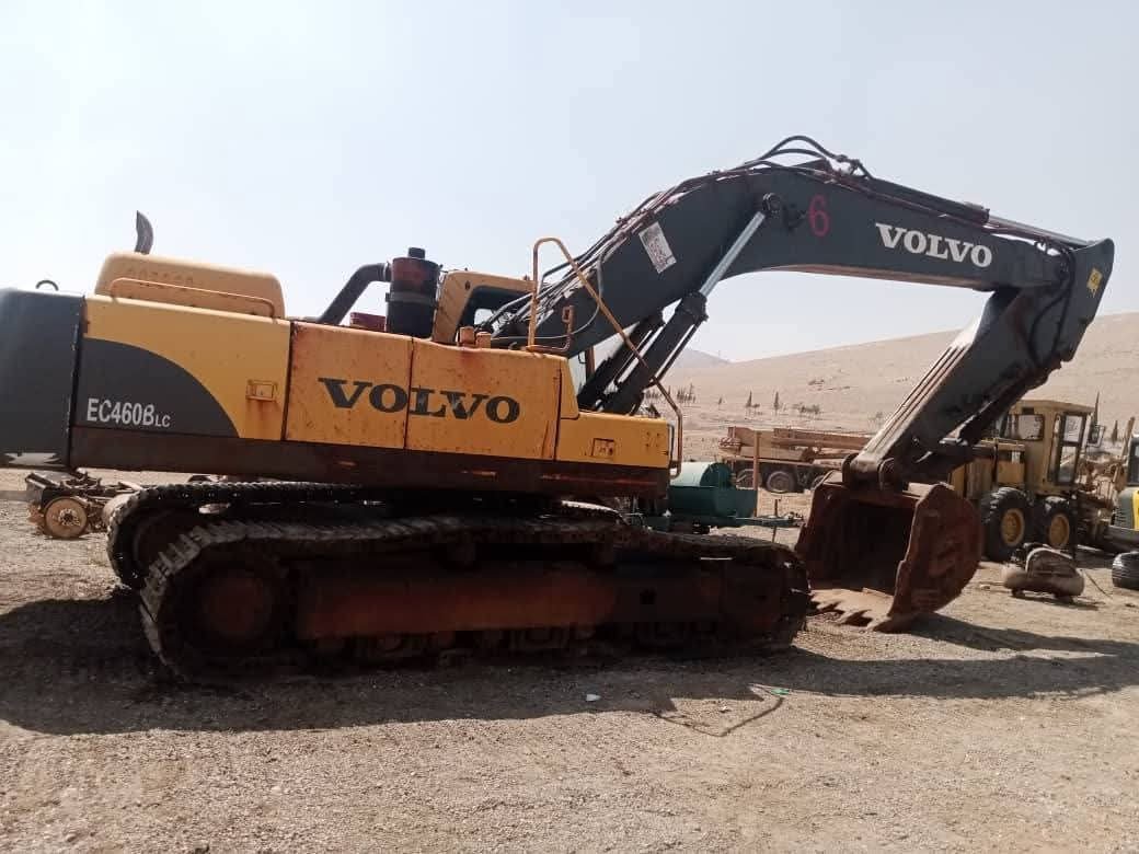 Volvo excavator for sale in Cairo, Volvo 460 model 2011 located in Cairo, the best site for selling trucks and heavy equipment in Egypt