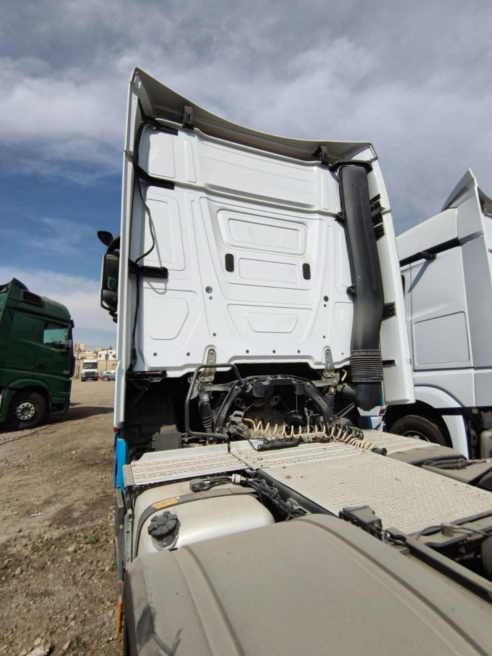 Mercedes truck head for sale in Cairo, Mercedes MP5 model 2010 available in Cairo, the best site for selling trucks and heavy equipment in Egypt