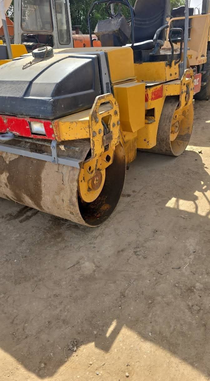 Denpac Roller for sale in Mansoura, Denpac 220, model 2002, located in Mansoura. The best site for selling trucks and heavy equipment in Egypt.