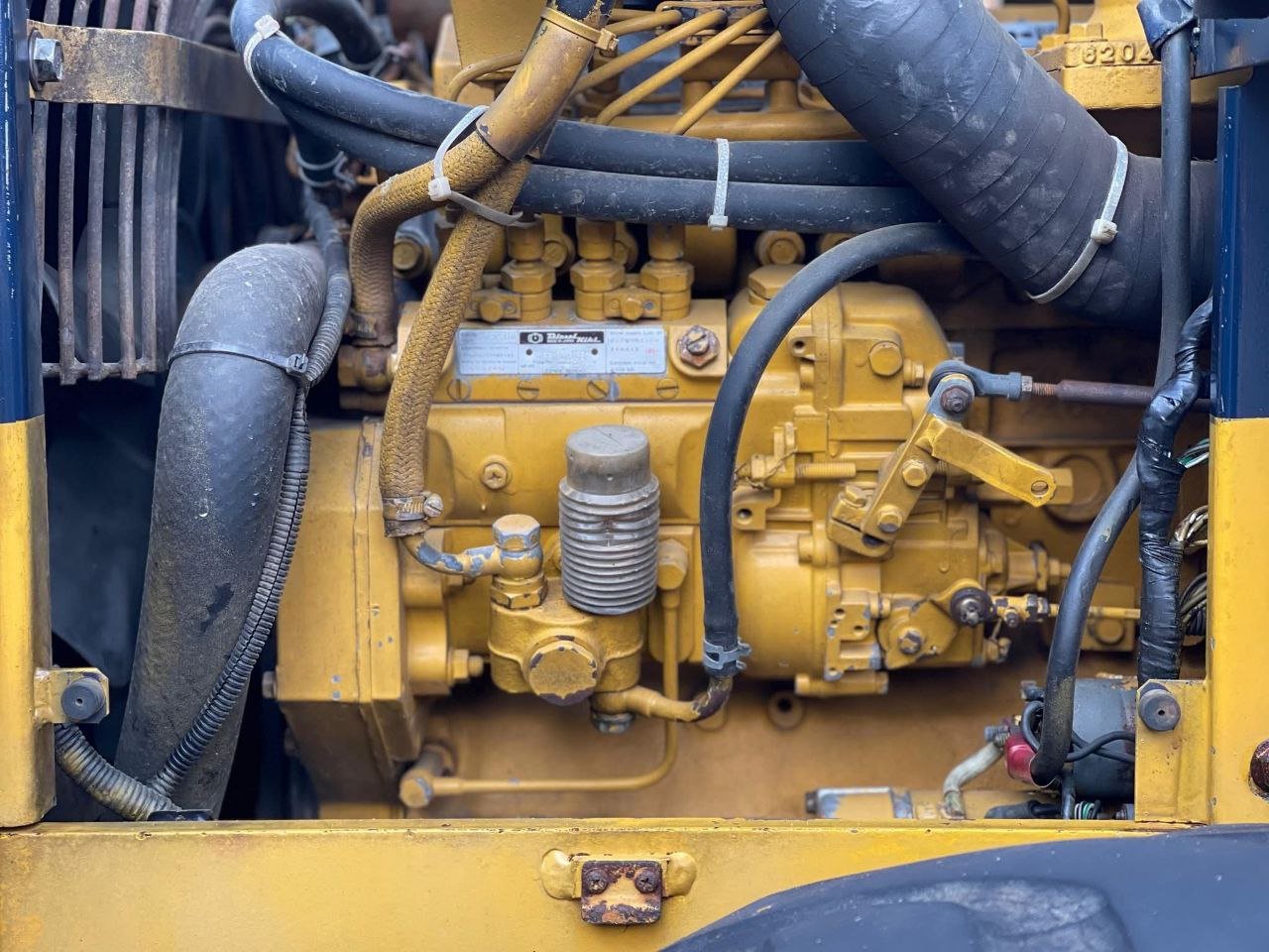 Komatsu loader for sale in Beheira, Komatsu 70, 2002 model available in Beheira, the best site for selling trucks and heavy equipment in Egypt