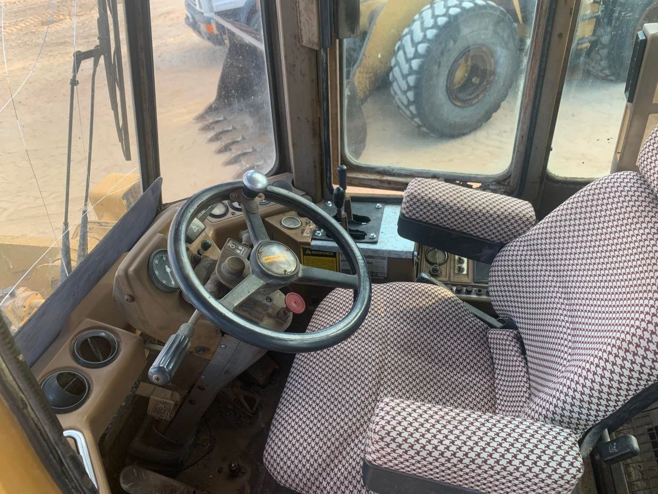 Caterpillar loader for sale in Cairo, Caterpillar 936E model 1991 located in Cairo, the best site for selling trucks and heavy equipment in Egypt
