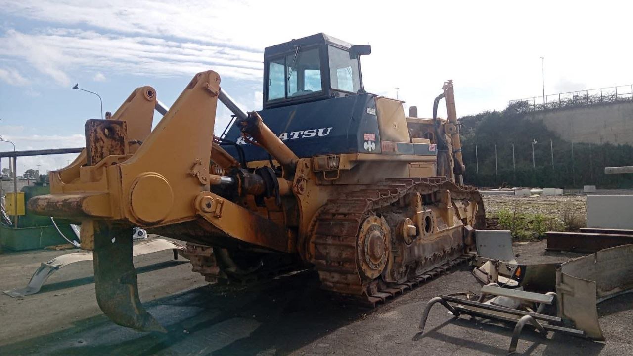 بلدوزر KOMATSU للبيع في المنصورة,  KOMATSU D375A موديل 2000 تواجد المنصورة, أفضل موقع لبيع الشاحنات والمعدات الثقيلة في مصر