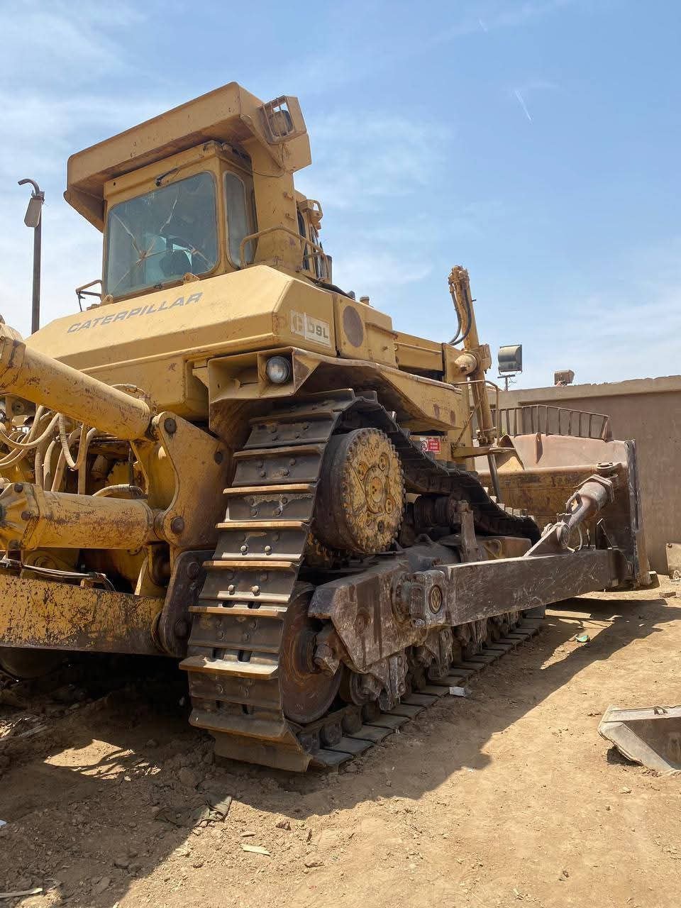 بلدوزرات كاتيربلر للبيع في الجيزة,  كاتيربلر D9L موديل 1990 تواجد الجيزة, أفضل موقع لبيع الشاحنات والمعدات الثقيلة في مصر
