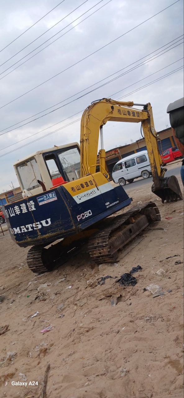 Komatsu excavator for sale in Cairo, Komatsu PC60 model 2010 available in Cairo, the best site for selling trucks and heavy equipment in Egypt
