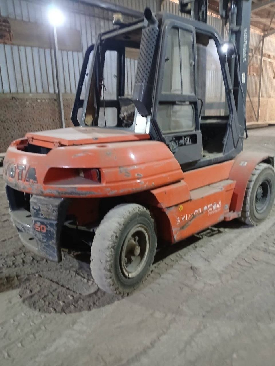 كلارك تويوتا للبيع في الجيزة,  تويوتا 50 موديل 2002 تواجد الجيزة, أفضل موقع لبيع الشاحنات والمعدات الثقيلة في مصر