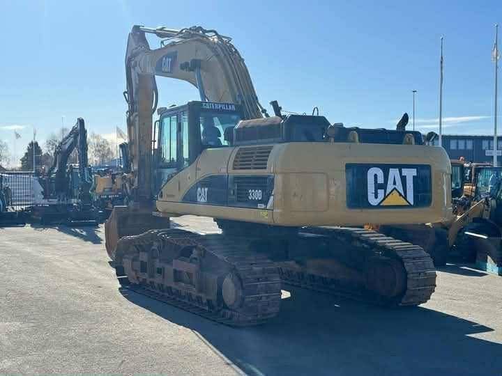Excavator Cat for sale in Giza, Cat 330 model 2012 located in Giza, the best site for selling trucks and heavy equipment in Egypt