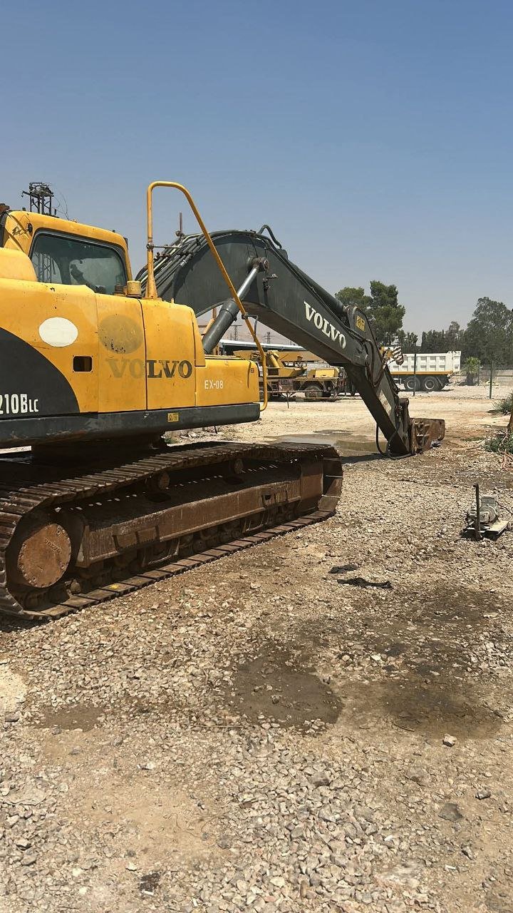 حفارة فولفو للبيع في المنصورة,  فولفو 210 موديل 2016 تواجد المنصورة, أفضل موقع لبيع الشاحنات والمعدات الثقيلة في مصر