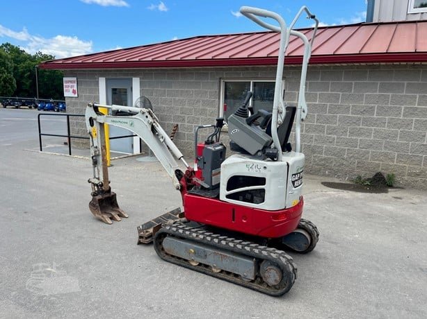 GREEN excavator for sale in Mansoura, GREEN E210 model 2020 located in Mansoura, the best site for selling trucks and heavy equipment in Egypt