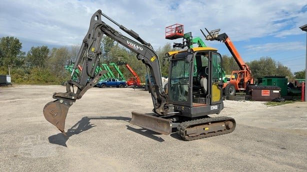 حفار VOLVO للبيع في المنصورة,  VOLVO ECR40D موديل 2020 تواجد المنصورة, أفضل موقع لبيع الشاحنات والمعدات الثقيلة في مصر