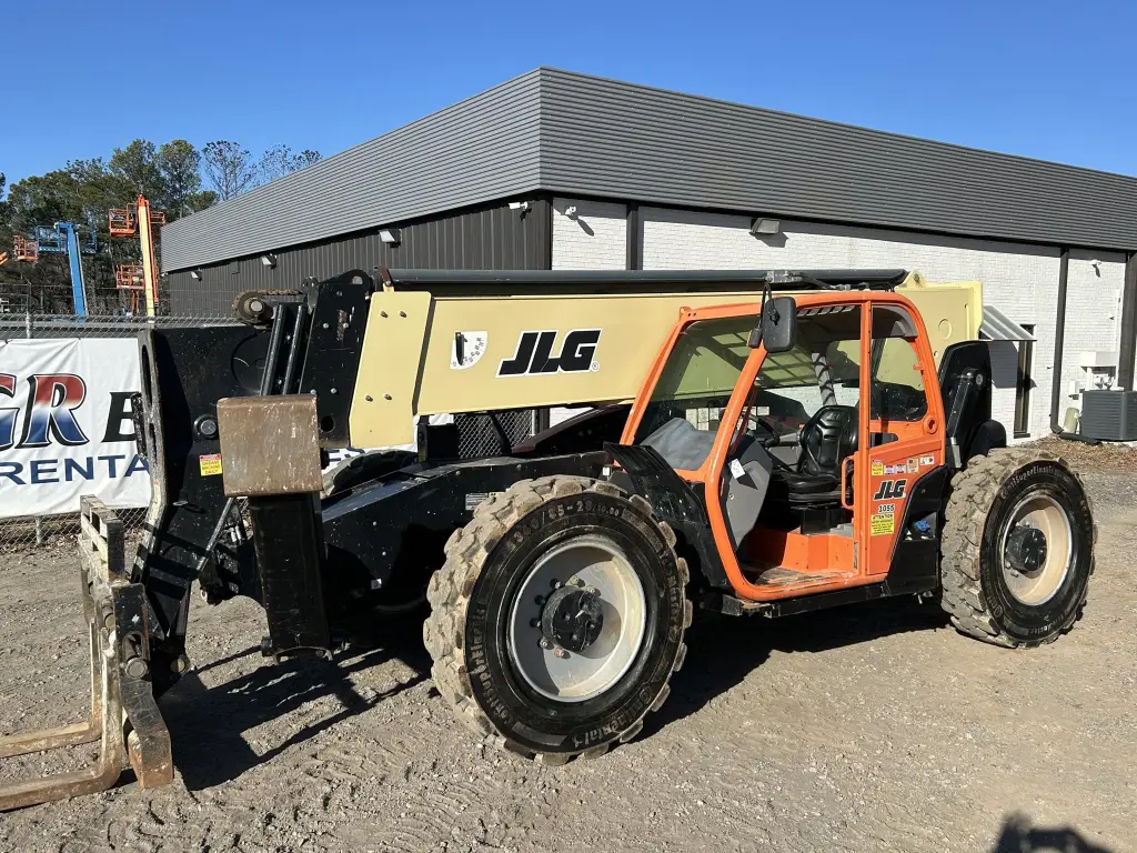 JLG telescopic crane for sale in Cairo, JLG 1055s model 2019 available in Cairo, the best site for selling trucks and heavy equipment in Egypt