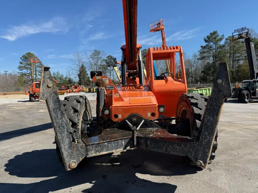 SKY telescopic crane for sale in Asyut, SKY 10054s, 2017 model, located in Asyut, the best site for selling trucks and heavy equipment in Egypt