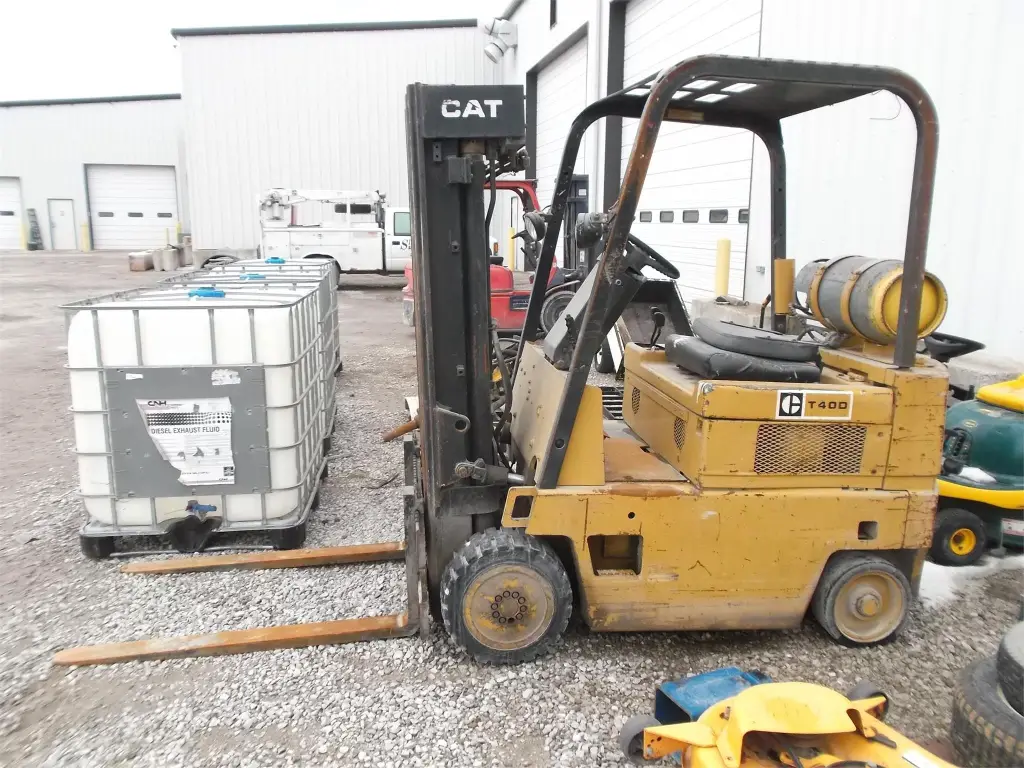 كلارك CATERPILLAR للبيع في المنصورة,  CATERPILLAR T40DSAs موديل 2006 تواجد المنصورة, أفضل موقع لبيع الشاحنات والمعدات الثقيلة في مصر