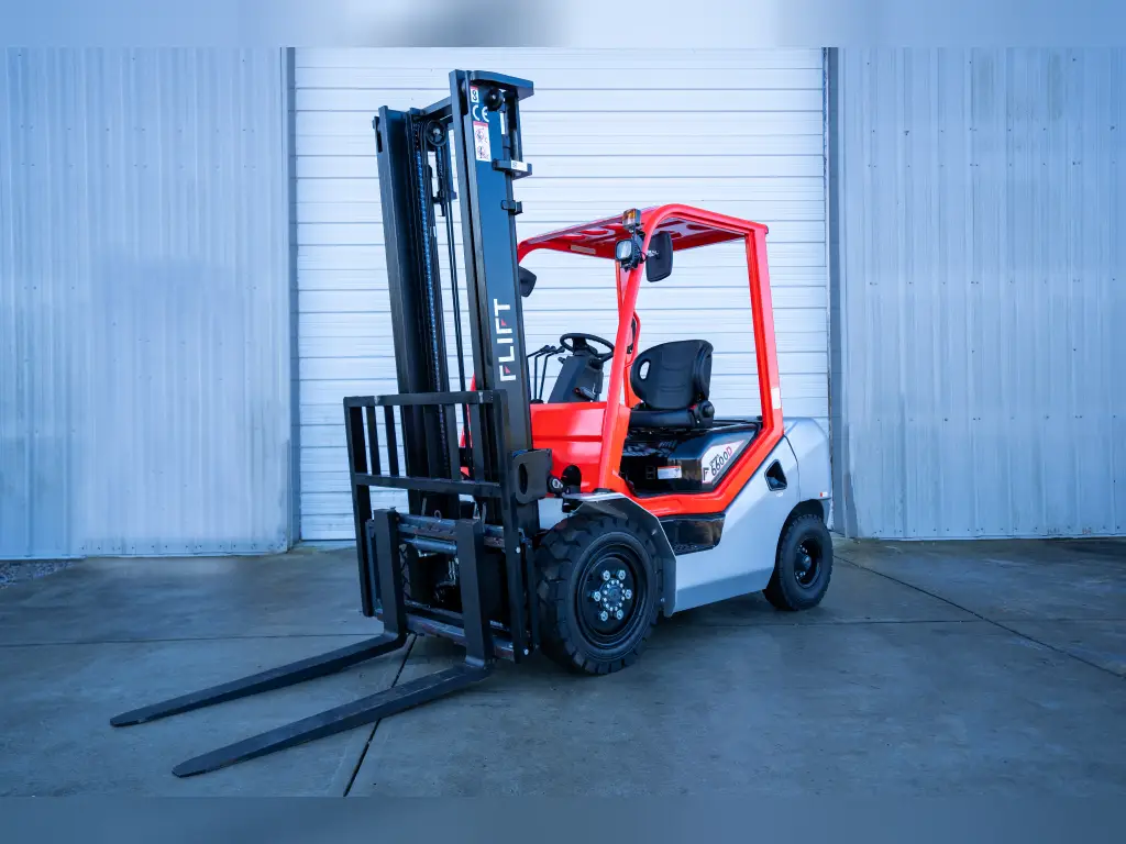 Clark Toyota for sale in Mansoura, Toyota 6600Ds model 2024 available in Mansoura, the best site for selling trucks and heavy equipment in Egypt