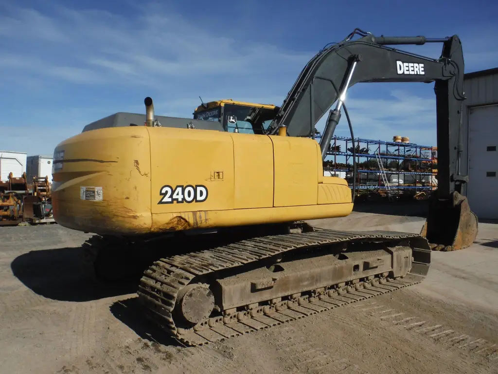 حفار DEERE للبيع في المنصورة,  DEERE 240D موديل 2006 تواجد المنصورة, أفضل موقع لبيع الشاحنات والمعدات الثقيلة في مصر