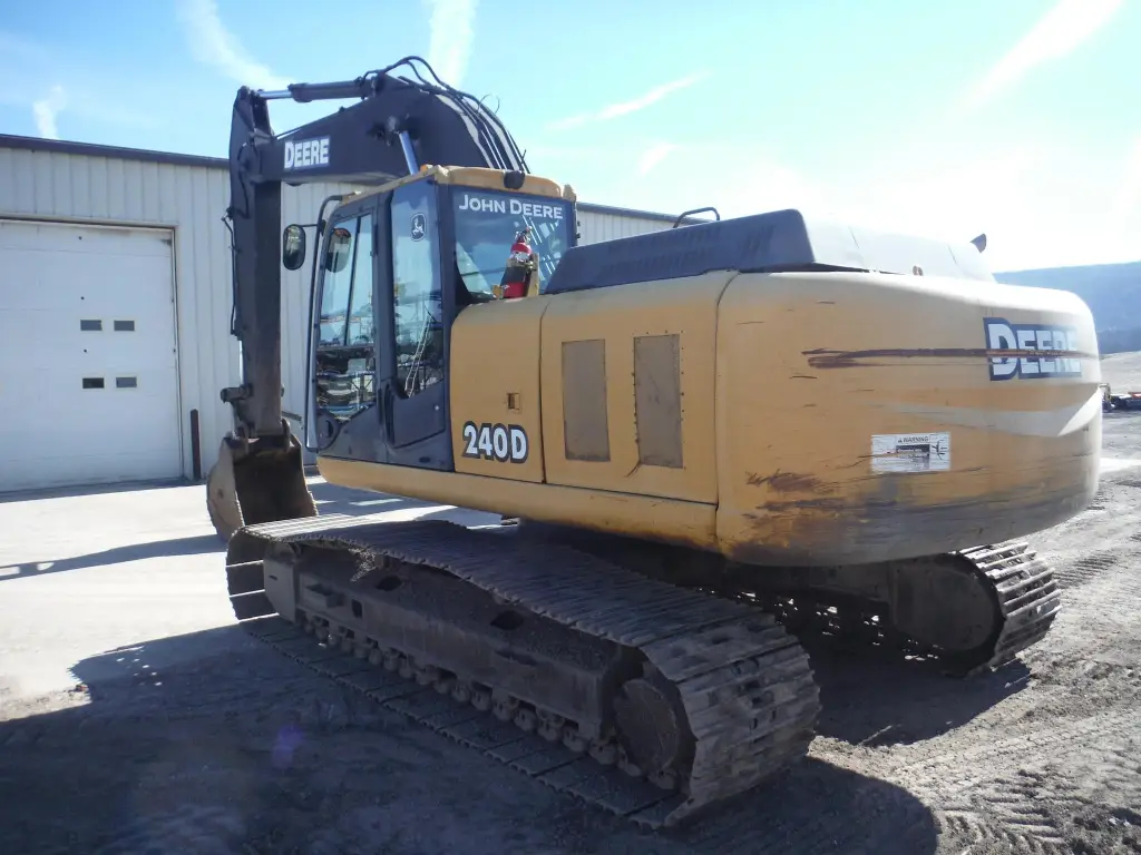 حفار DEERE للبيع في المنصورة,  DEERE 240D موديل 2006 تواجد المنصورة, أفضل موقع لبيع الشاحنات والمعدات الثقيلة في مصر