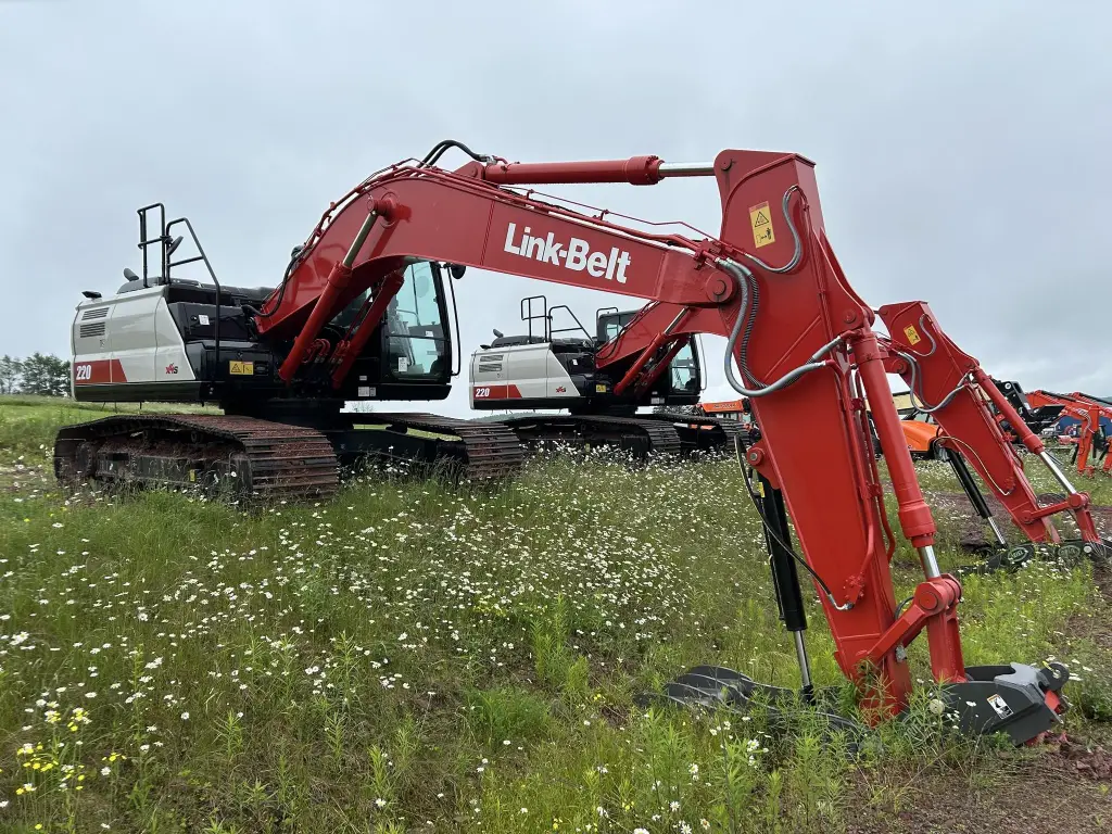حفار LINK-BELT للبيع في الجيزة,  LINK-BELT 220 موديل 2020 تواجد الجيزة, أفضل موقع لبيع الشاحنات والمعدات الثقيلة في مصر