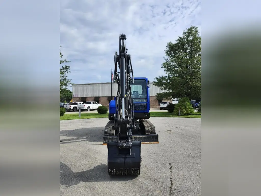 حفار BLU للبيع في الجيزة,  BLU B60s موديل 2025 تواجد الجيزة, أفضل موقع لبيع الشاحنات والمعدات الثقيلة في مصر