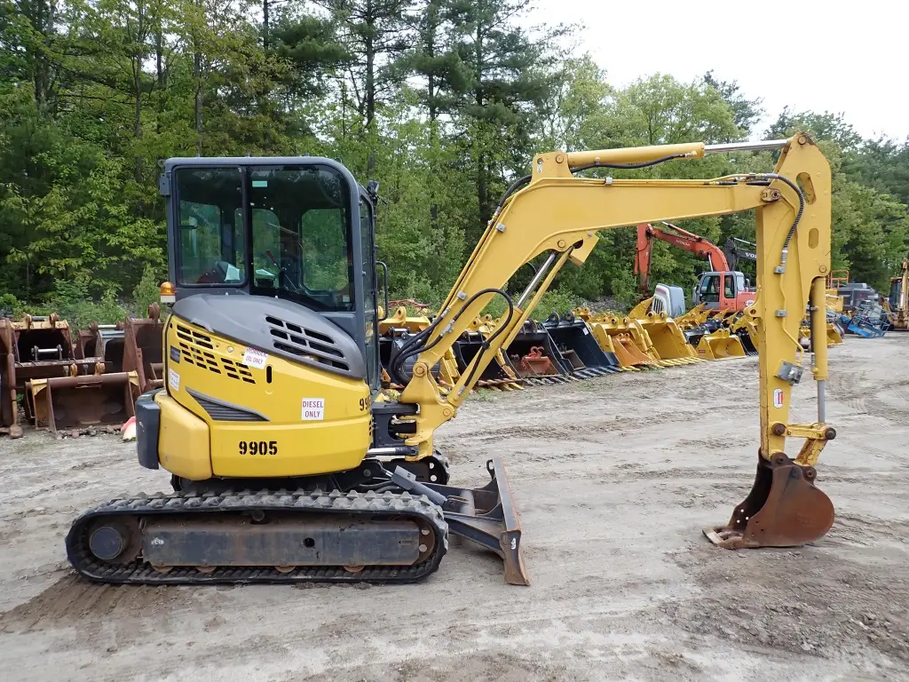 حفار KOBELCO للبيع في الجيزة,  KOBELCO SK35SR-6E موديل 2021 تواجد الجيزة, أفضل موقع لبيع الشاحنات والمعدات الثقيلة في مصر