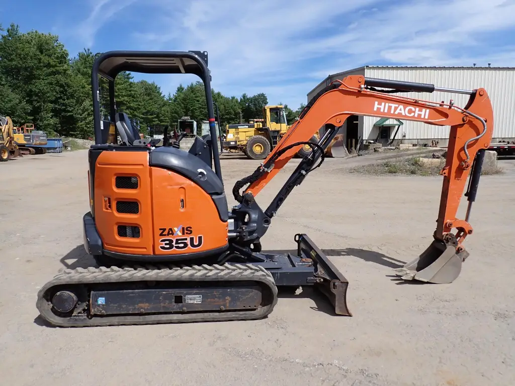 حفار HITACHI للبيع في الجيزة, HITACHI ZX35U-5Ns موديل 2021 تواجد الجيزة, أفضل موقع لبيع الشاحنات والمعدات الثقيلة في مصر