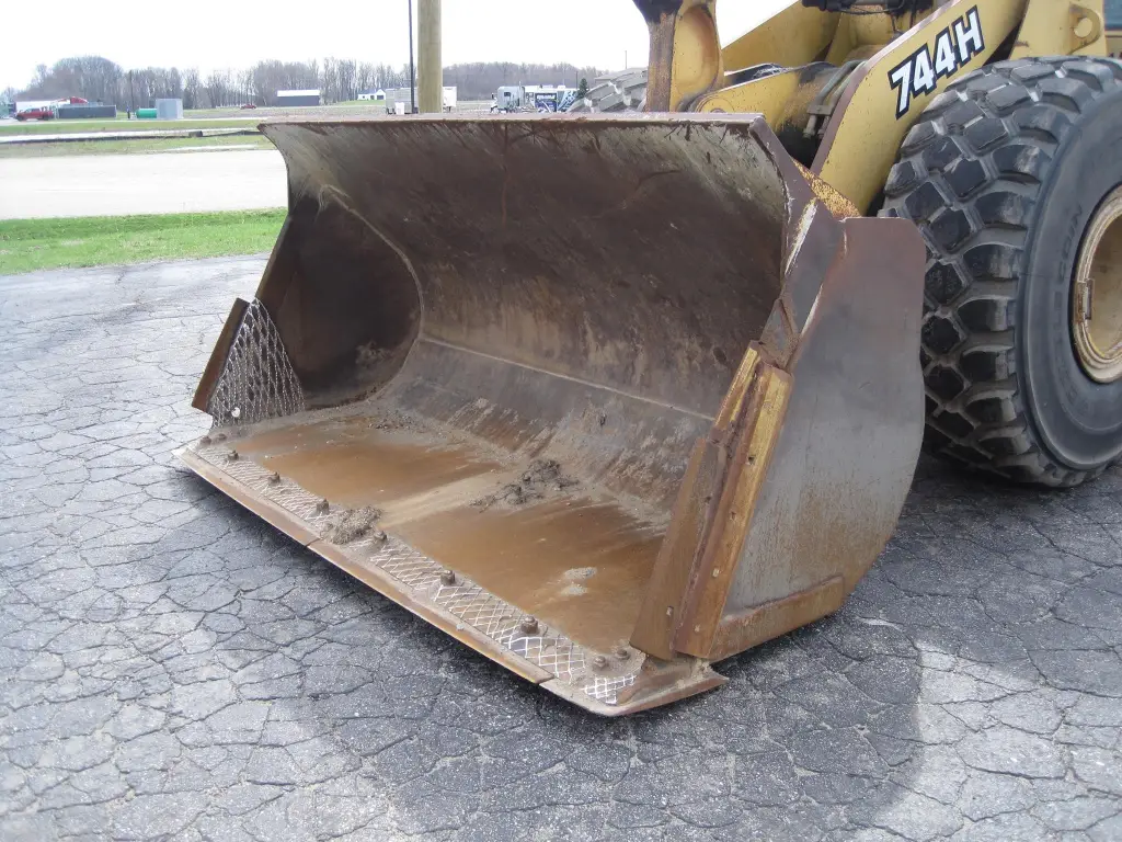 لودر DEERE للبيع في الجيزة, DEERE 744Hs موديل 2020 تواجد الجيزة, أفضل موقع لبيع الشاحنات والمعدات الثقيلة في مصر