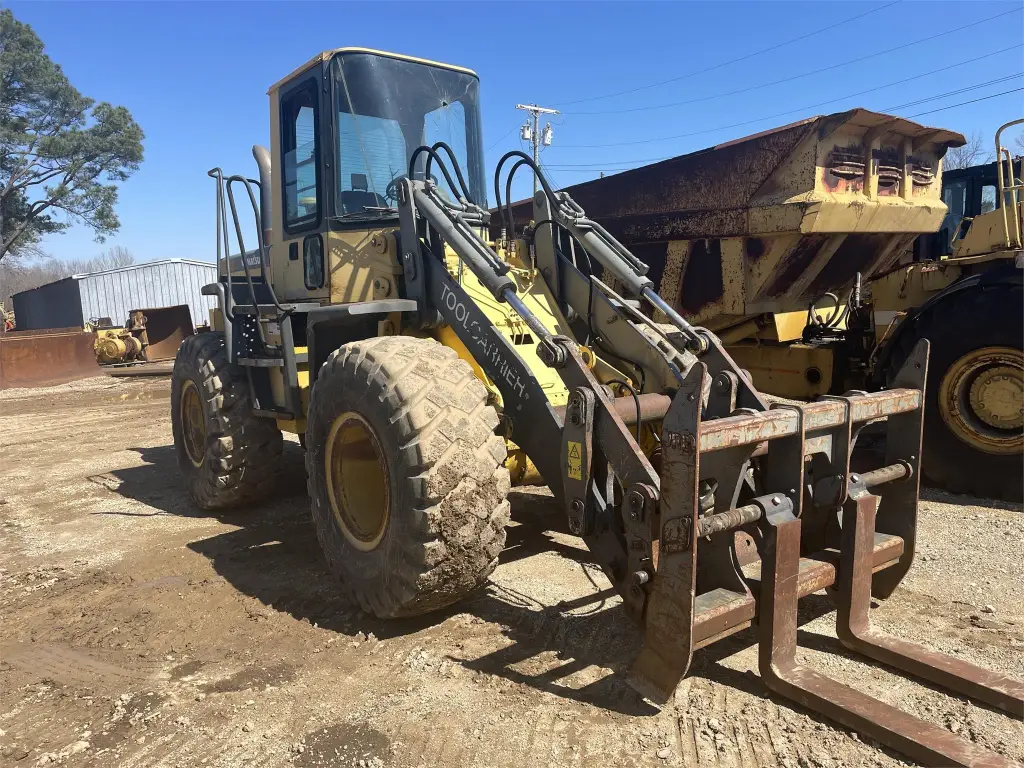 KOMATSU loader for sale in Giza, KOMATSU WA250 model 2003 located in Giza, the best site for selling trucks and heavy equipment in Egypt