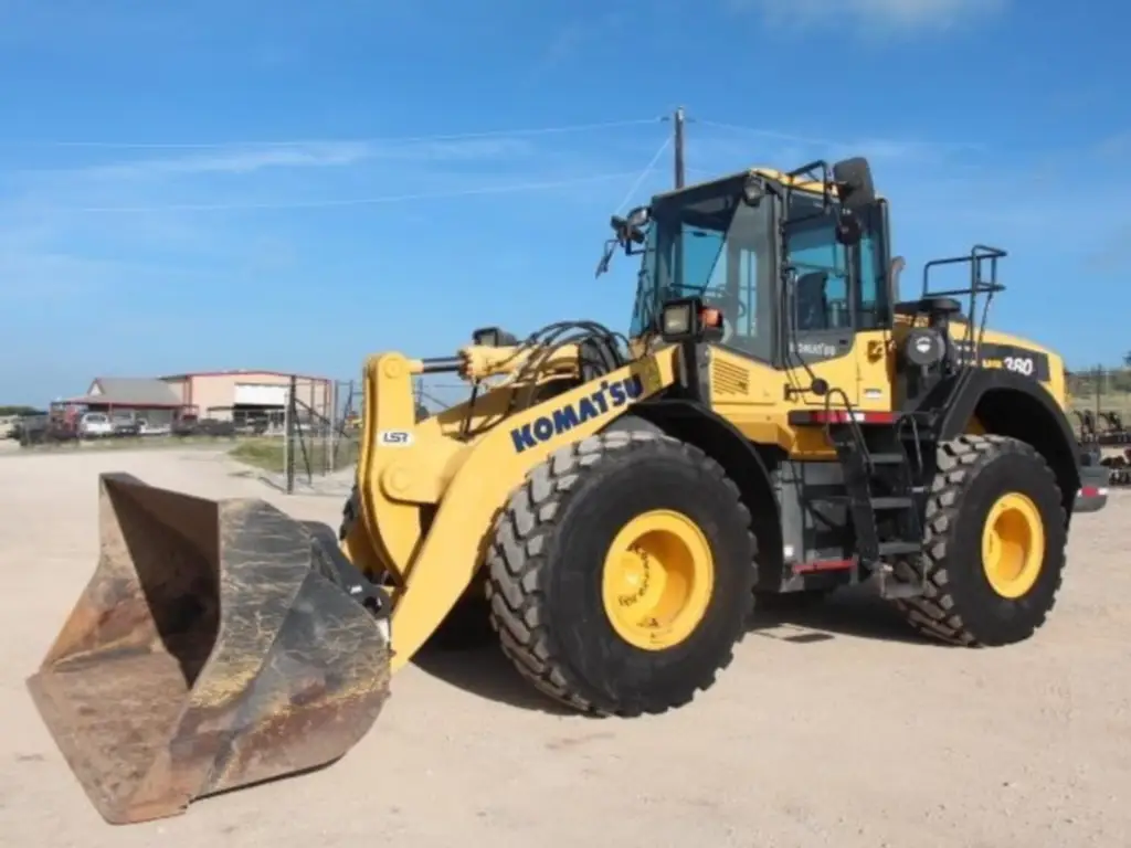 KOMATSU loader for sale in Cairo, KOMATSU WA380, 2017 model, located in Cairo. The best site for selling trucks and heavy equipment in Egypt.