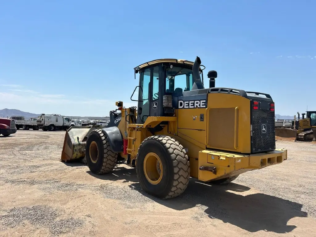 DEERE loader for sale in Cairo, DEERE 624Ks model 2015 available in Cairo, the best site for selling trucks and heavy equipment in Egypt