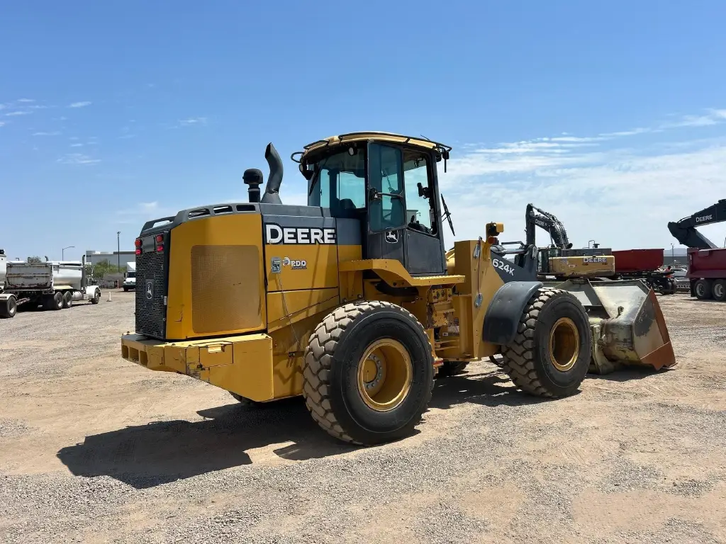 DEERE loader for sale in Cairo, DEERE 624Ks model 2015 available in Cairo, the best site for selling trucks and heavy equipment in Egypt